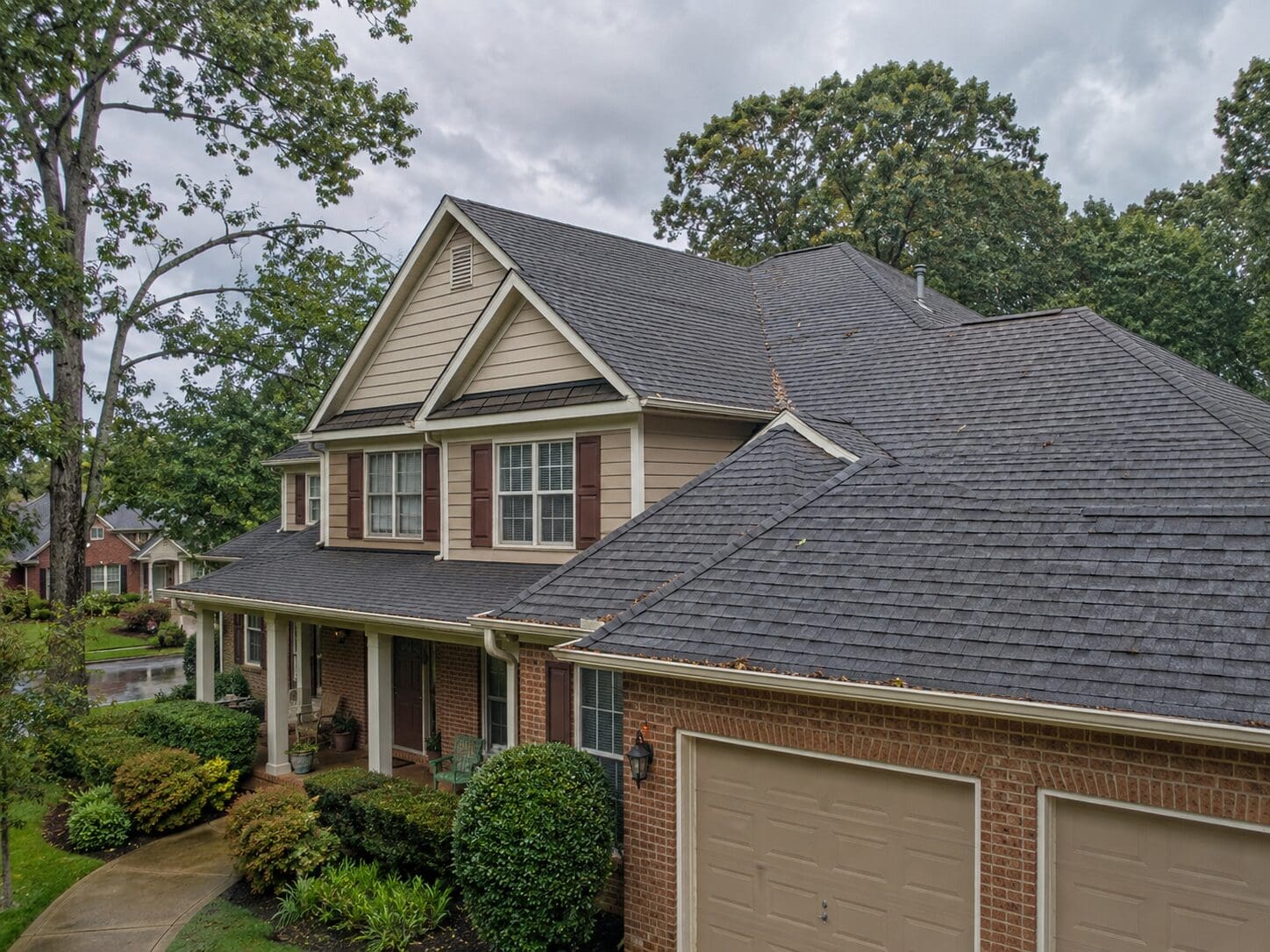 07b8b1ce-5eae-4055-9b79-891b18f2073a Atlanta summer storm roof damage
